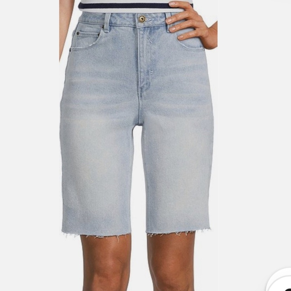 NWT Denim Women's Shorts a loves a Jean Size 31 Light Wash Mom Denim